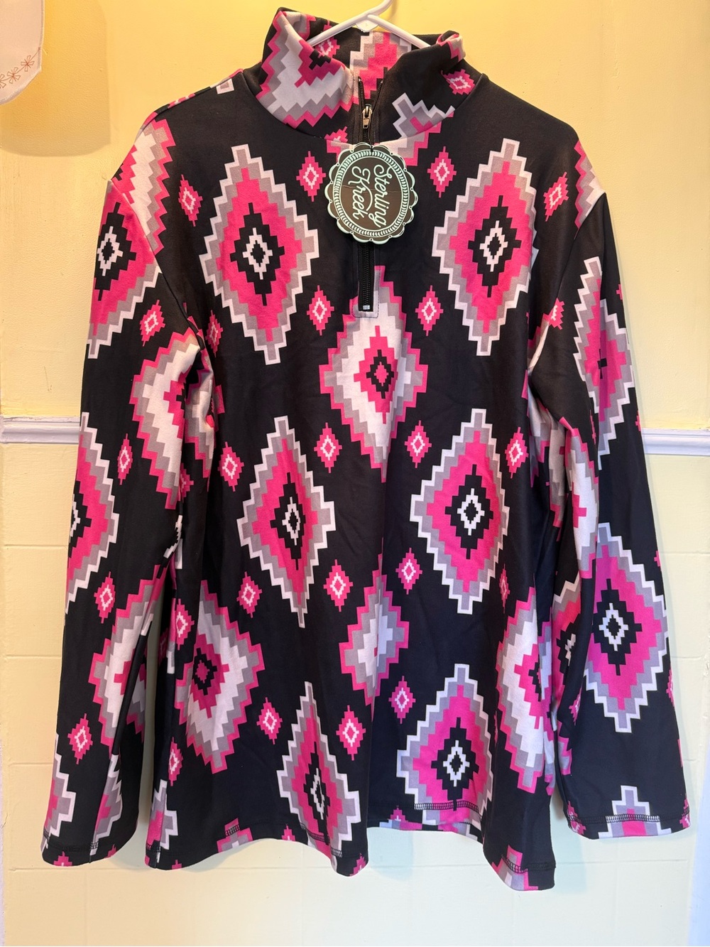 Women’s Black & Pink Geometric Quarter-Zip Pullover Sweatshirt